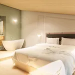 Allure Boutique Aparthotel 4*