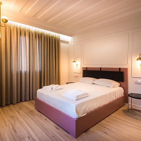 Allure Boutique מלון דירות 4*