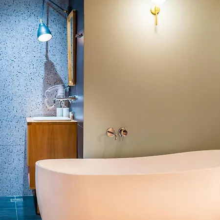 Allure Boutique מלון דירות 4*